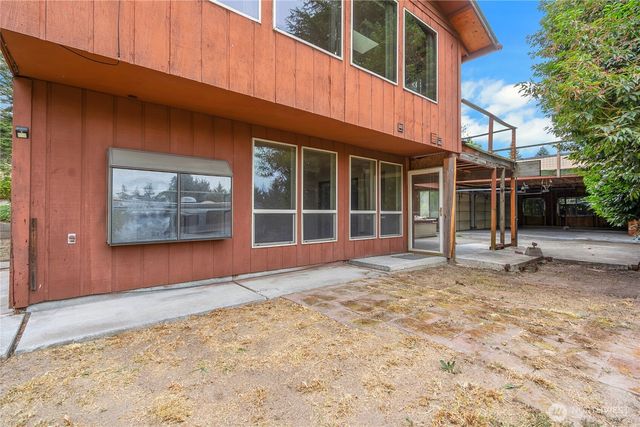 902 66th Avenue E, Fife, WA 98424