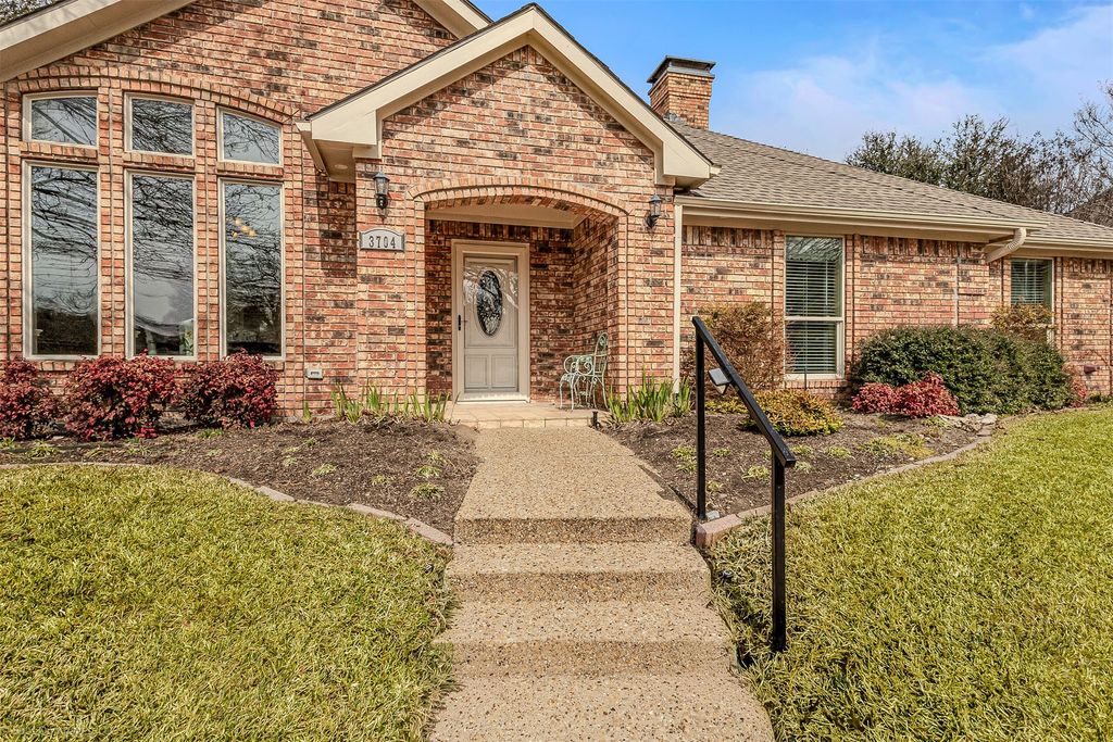 3704 Queenswood Place, Garland, TX 75040
