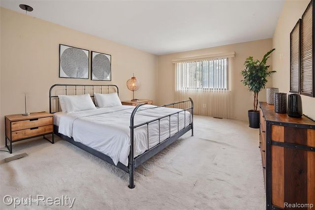 27323 Apple Blossom Lane, Southfield, MI 48034