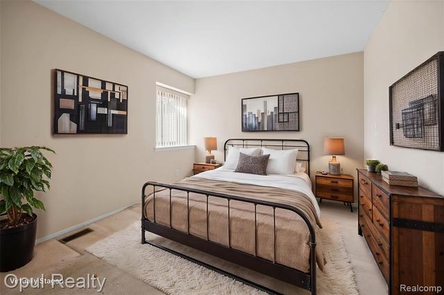 27323 Apple Blossom Lane, Southfield, MI 48034