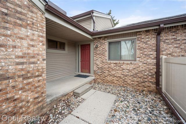 27323 Apple Blossom Lane, Southfield, MI 48034