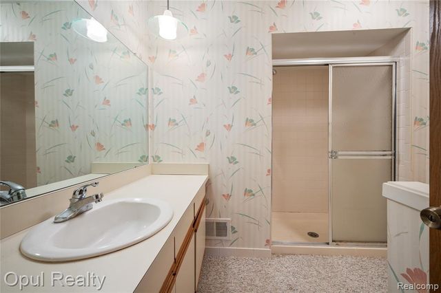 27323 Apple Blossom Lane, Southfield, MI 48034