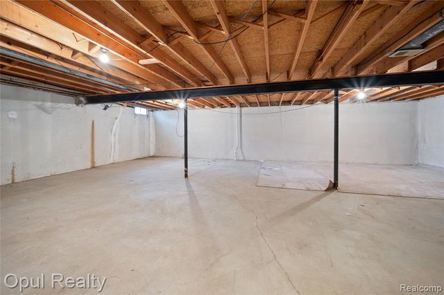 27323 Apple Blossom Lane, Southfield, MI 48034