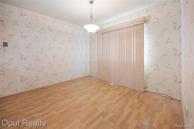 27323 Apple Blossom Lane, Southfield, MI 48034