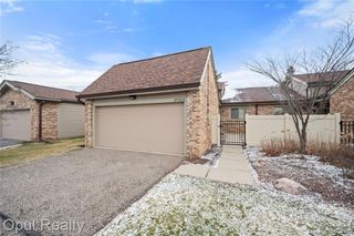 27323 Apple Blossom Lane, Southfield, MI 48034