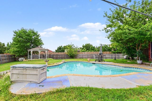 1013 Hampstead Drive, Mesquite, TX 75181