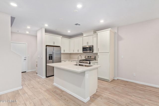 729 E ZESTA Lane 103, Gilbert, AZ 85297