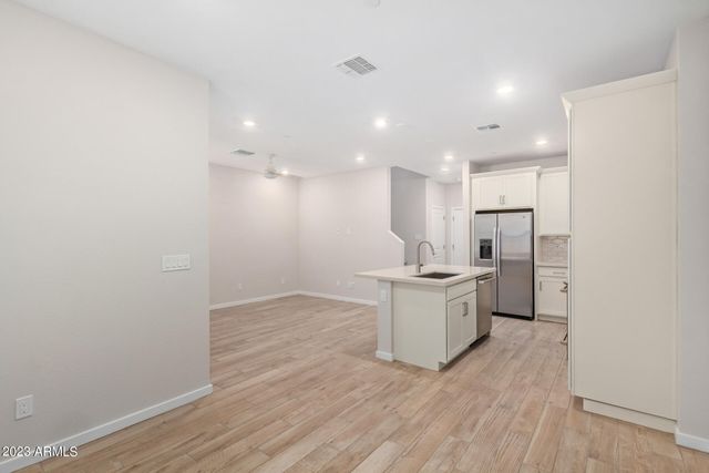 729 E ZESTA Lane 103, Gilbert, AZ 85297