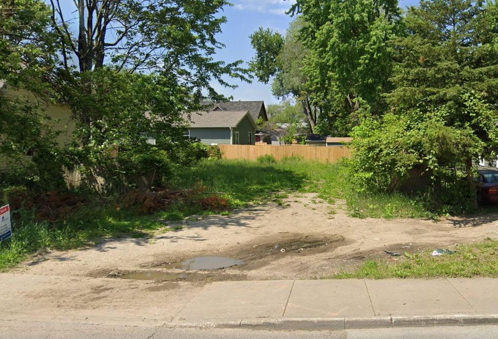 1622 Martin Luther King Parkway, Des Moines, IA 50314