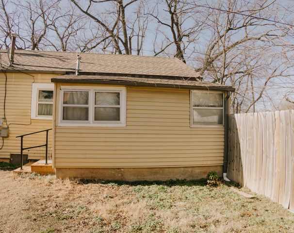 1886 N Fort Avenue, Springfield, MO 65803