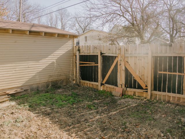 1886 N Fort Avenue, Springfield, MO 65803