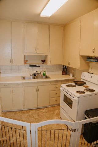 1886 N Fort Avenue, Springfield, MO 65803