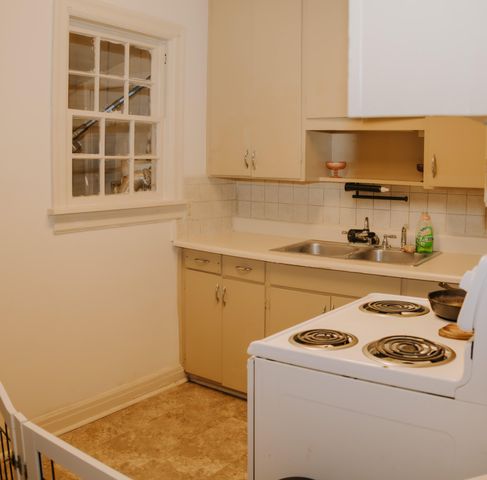 1886 N Fort Avenue, Springfield, MO 65803