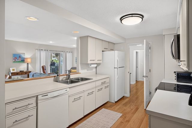 1 Belmont Rd APT 315, Harwich, MA 02671