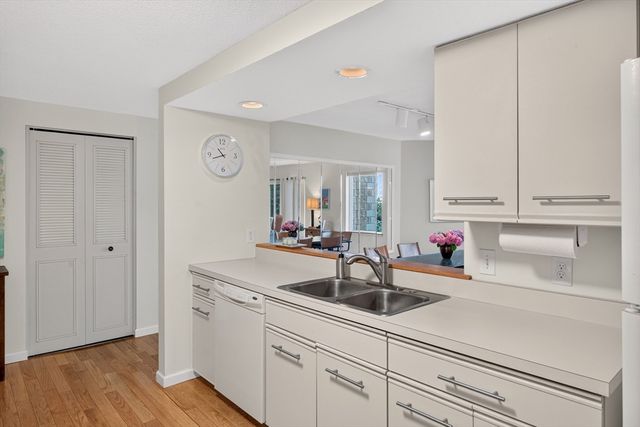 1 Belmont Rd APT 315, Harwich, MA 02671