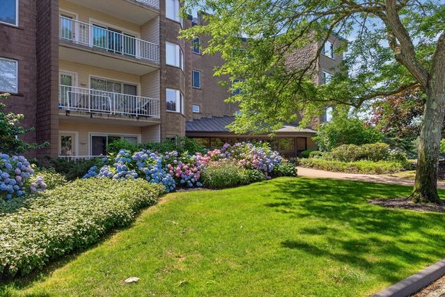 1 Belmont Rd APT 315, Harwich, MA 02671