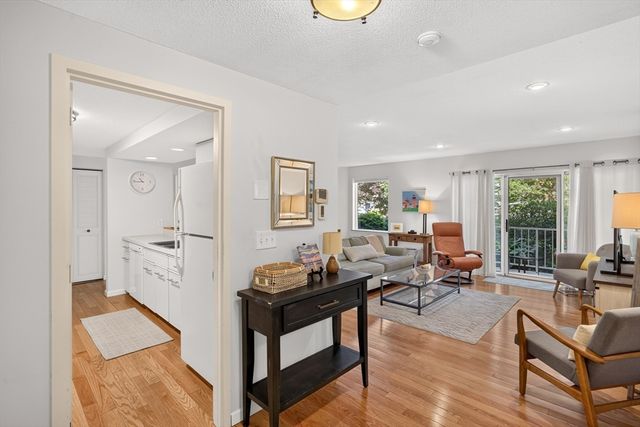 1 Belmont Rd APT 315, Harwich, MA 02671