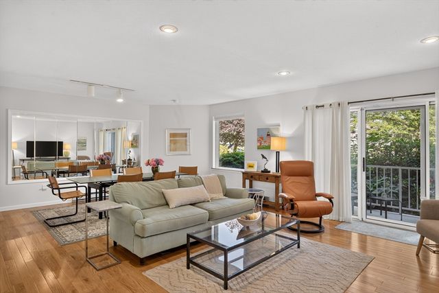 1 Belmont Rd APT 315, Harwich, MA 02671