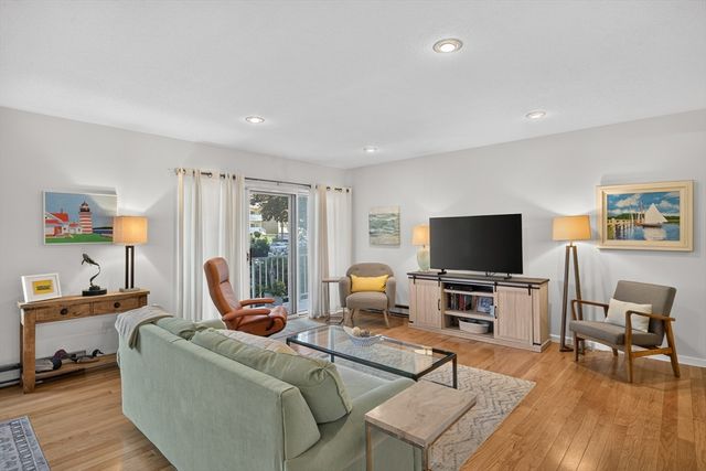 1 Belmont Rd APT 315, Harwich, MA 02671
