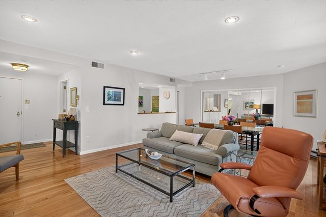 1 Belmont Rd APT 315, Harwich, MA 02671