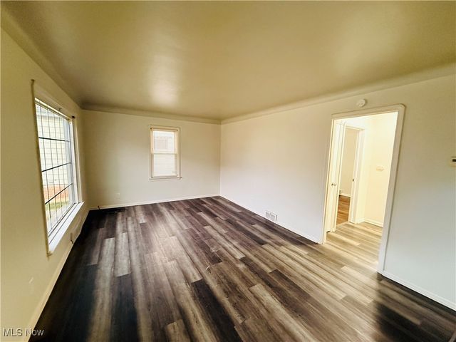 5239 Arch Street, Maple Heights, OH 44137