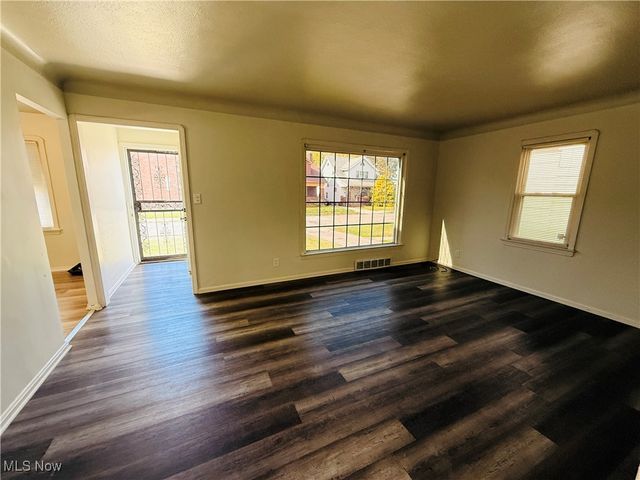 5239 Arch Street, Maple Heights, OH 44137