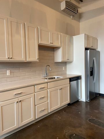 151 Chestnut St 413, Springfield, MA 01103