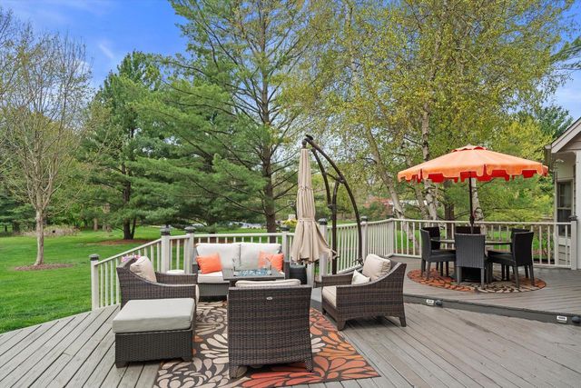 126 Hickory DRIVE, Delafield, WI 53018