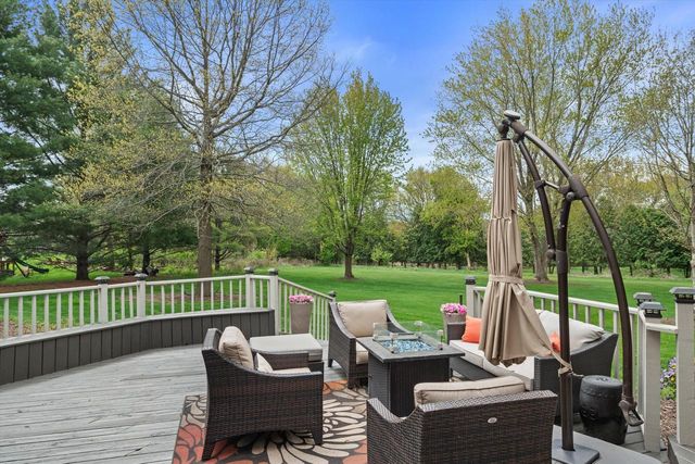 126 Hickory DRIVE, Delafield, WI 53018