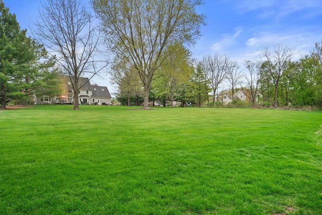 126 Hickory DRIVE, Delafield, WI 53018