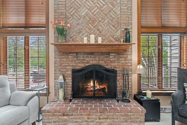 126 Hickory DRIVE, Delafield, WI 53018