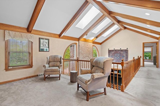 126 Hickory DRIVE, Delafield, WI 53018