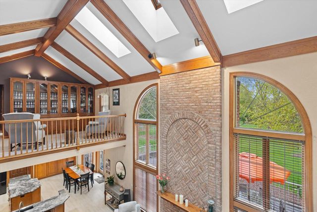126 Hickory DRIVE, Delafield, WI 53018