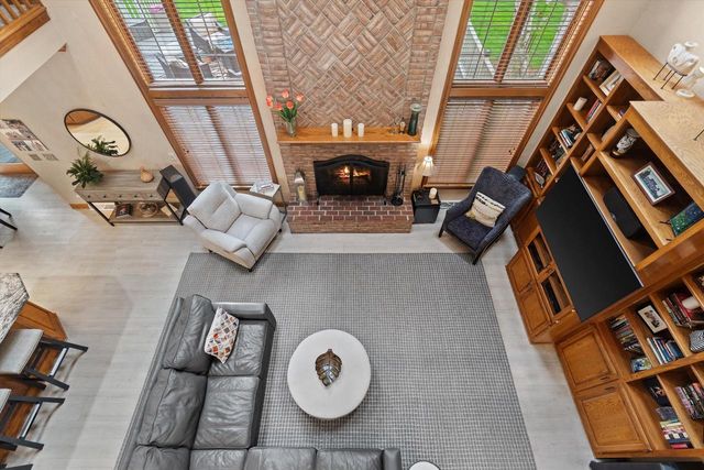 126 Hickory DRIVE, Delafield, WI 53018