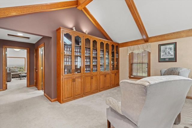 126 Hickory DRIVE, Delafield, WI 53018
