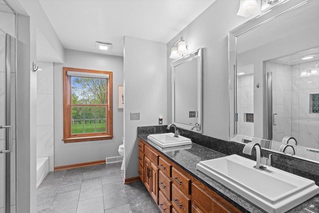 126 Hickory DRIVE, Delafield, WI 53018