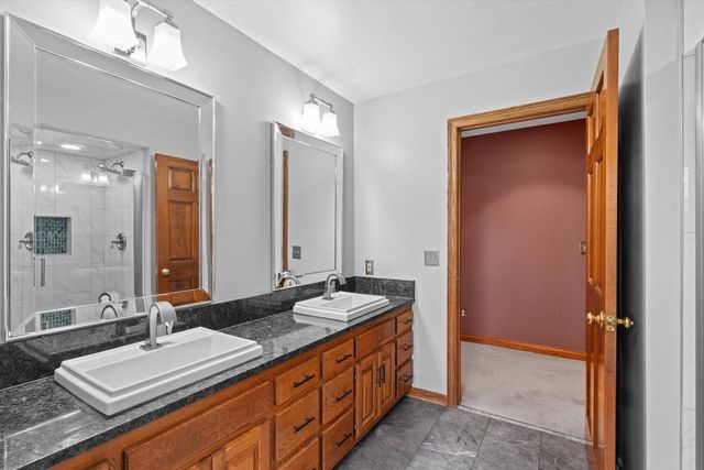 126 Hickory DRIVE, Delafield, WI 53018