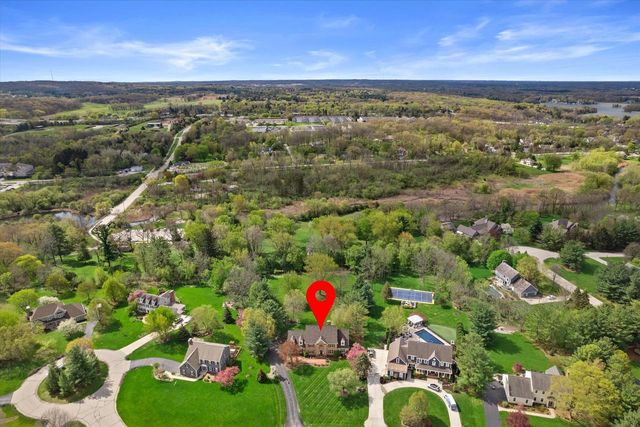 126 Hickory DRIVE, Delafield, WI 53018