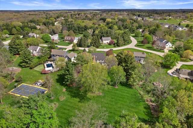 126 Hickory DRIVE, Delafield, WI 53018