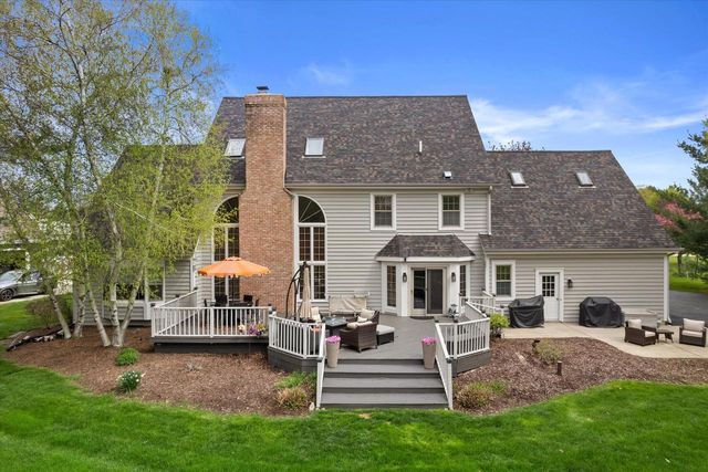 126 Hickory DRIVE, Delafield, WI 53018