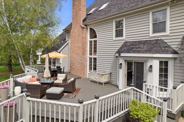126 Hickory DRIVE, Delafield, WI 53018
