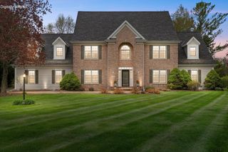 126 Hickory DRIVE, Delafield, WI 53018