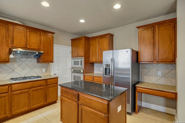 24050 Waterhole Ln, San Antonio, TX 78261