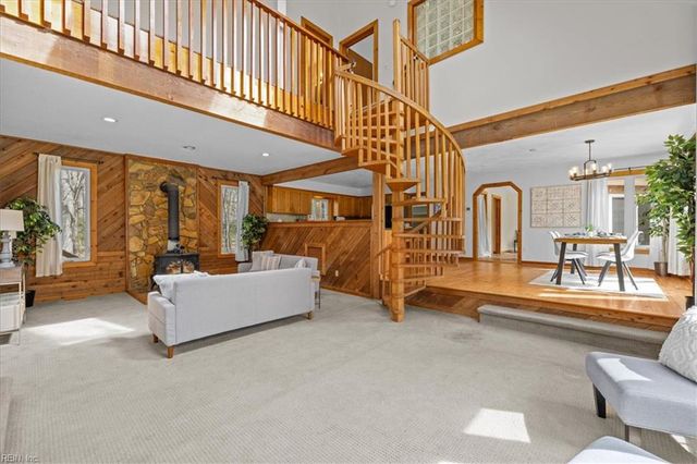 715 Paula DR, Chesapeake, VA 23322