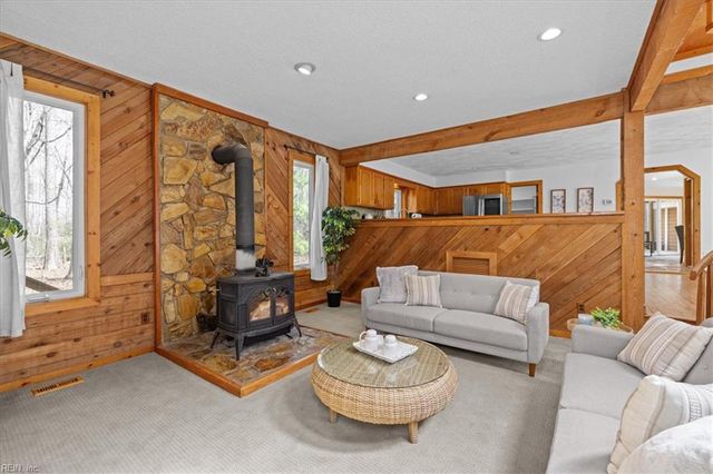 715 Paula DR, Chesapeake, VA 23322