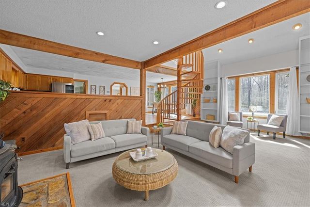 715 Paula DR, Chesapeake, VA 23322