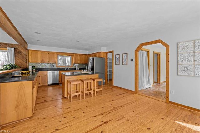 715 Paula DR, Chesapeake, VA 23322