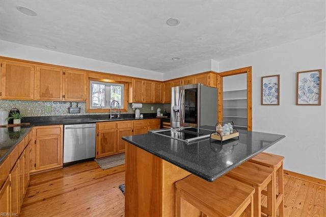 715 Paula DR, Chesapeake, VA 23322