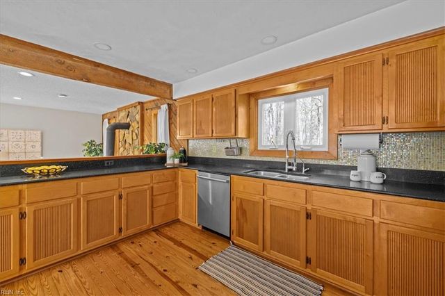 715 Paula DR, Chesapeake, VA 23322