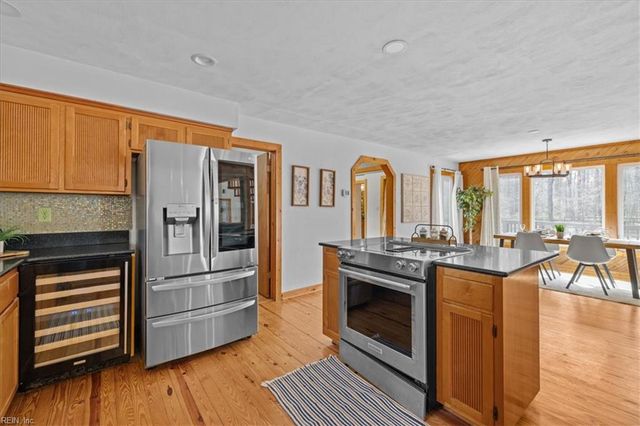 715 Paula DR, Chesapeake, VA 23322